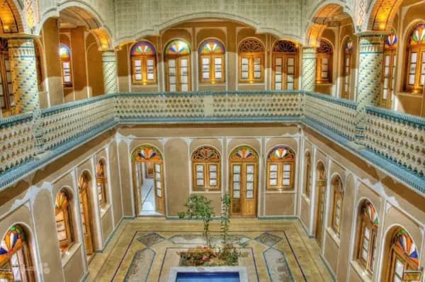 فضای داخلی هتل فاضلی یزد