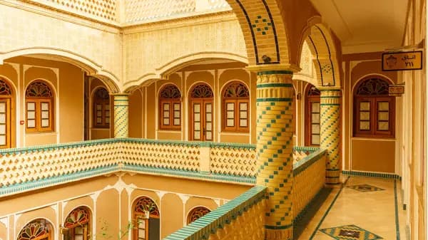 فضای داخلی هتل فاضلی یزد