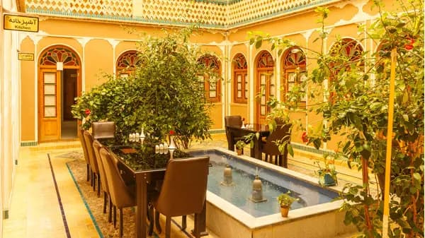فضای داخلی هتل فاضلی یزد