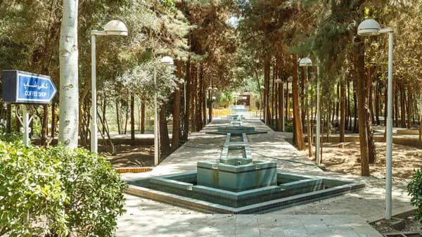 فضای بیرونی هتل کاروان یزد
