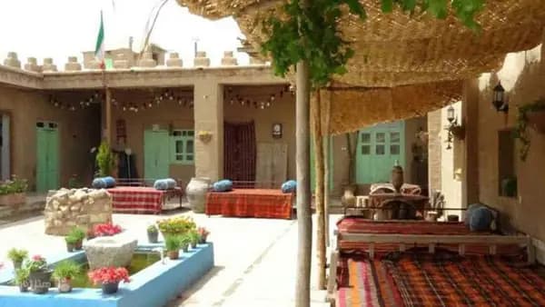 فضای داخلی اقامتگاه بومگردی نقش رستم مرودشت