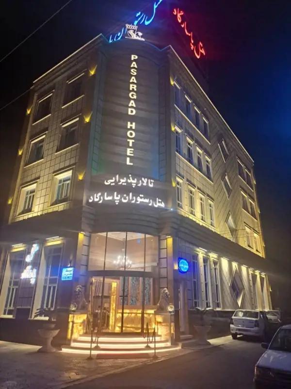 نمای بیرونی هتل پاسارگاد قم