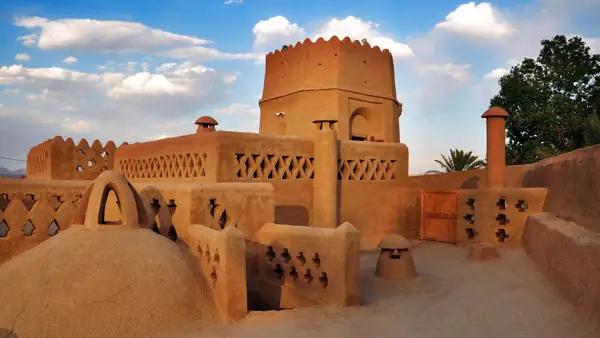 فضای داخلی ۳ اقامتگاه بوم‌گردی بوم قلعه آریز بافق