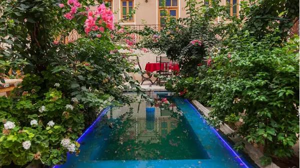 فضای داخلی سرای کهن یزد