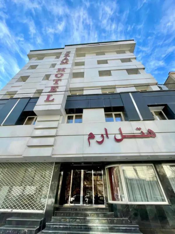 نمای بیرونی هتل ارم مشهد