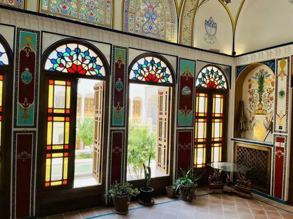 محوطه در اقامتگاه سنتی اشکوب کاشان