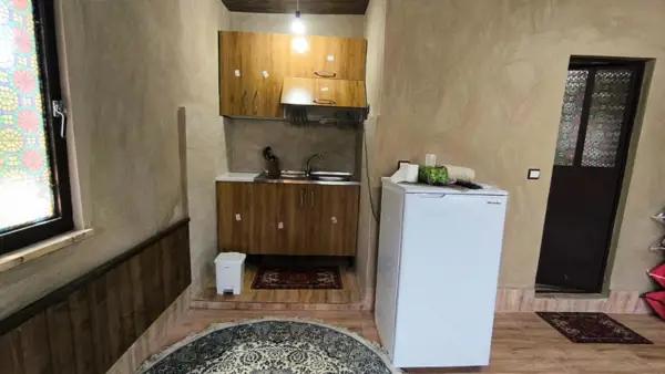 اتاق با طراحی محلی در اقامتگاه بوم‌گردی تی تی تگن ساری