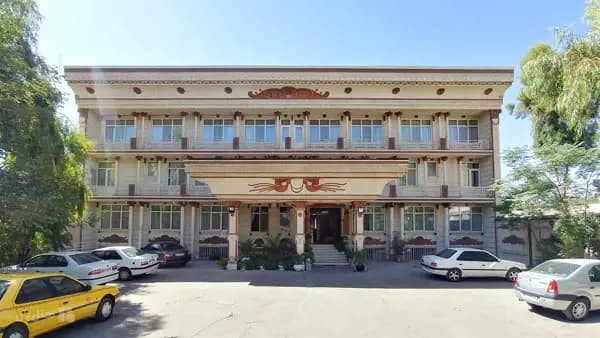 نمای بیرونی هتل اخوان کرمان