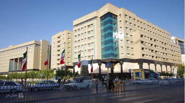 نمای بیرونی هتل آپارتمان حیات شرق مشهد