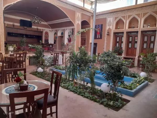 فضای داخلی هتل رویای قدیم یزد