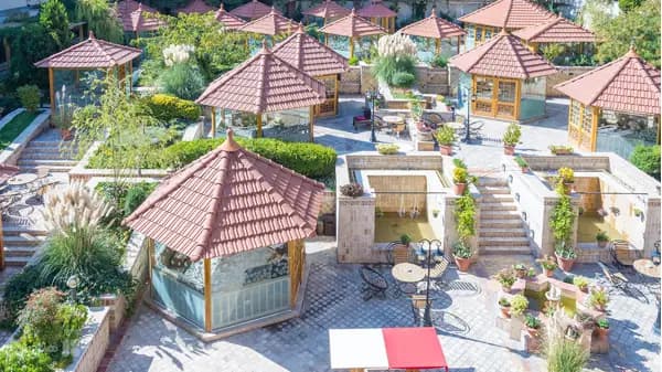 فضای بیرونی هتل آبان مشهد