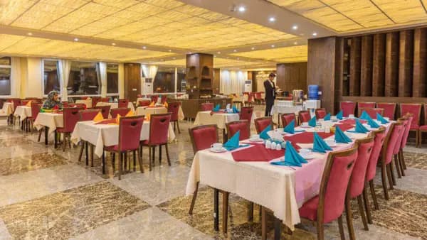 Restaurant 1 of Arta Qeshm Hotel