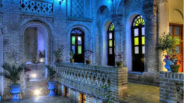 فضای داخلی اقامتگاه عمارت افضل شوشتر