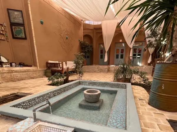 فضای داخلی سوم اقامتگاه بوم‌گردی خشت آباد یزد