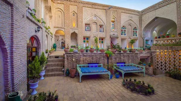 فضای داخلی اقامتگاه سنتی طبیب شوشتر