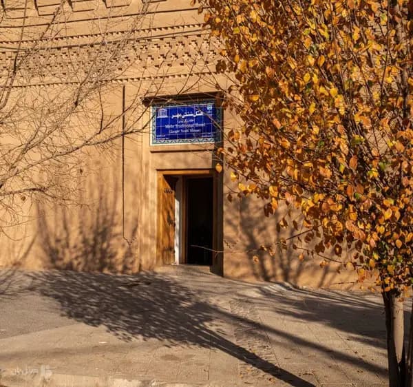 نمای بیرونی هتل سنتی مهر یزد