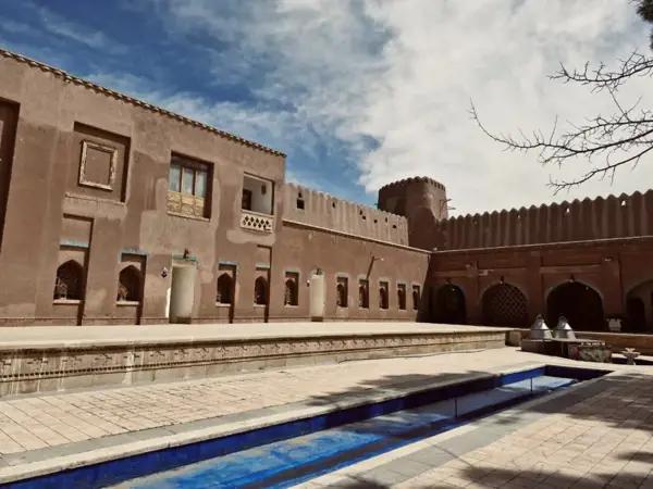 نمای بیرونی هتل ارگ گوگد گلپایگان