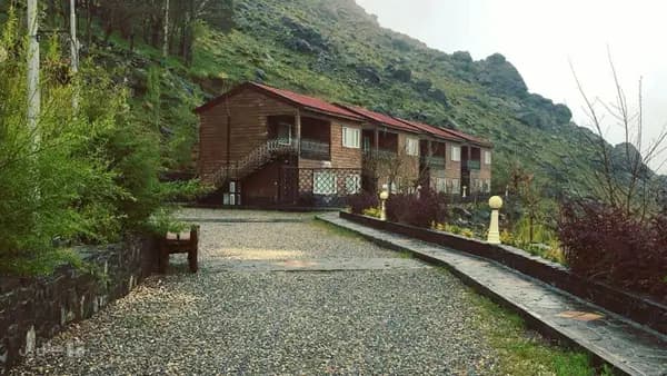 نمای بیرونی هتل گنجنامه همدان