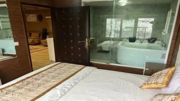 دکوراسیون شیک اتاق VIP در هتل گنجنامه همدان