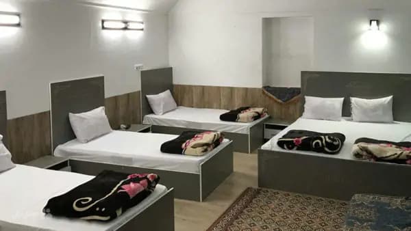 اتاق پنج تخته اقامتگاه سنتی الماس یزد