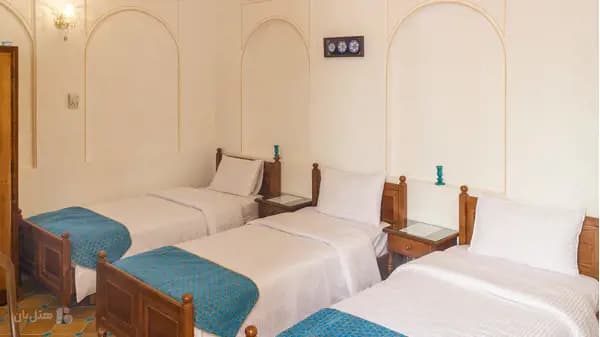 اتاق سه تخته در هتل قصر منشی اصفهان