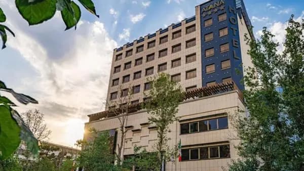نمای بیرونی هتل آتانا تهران