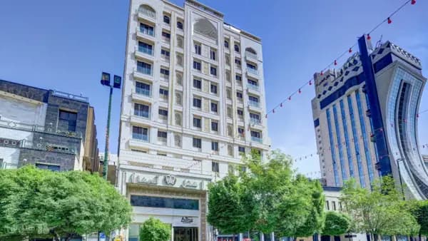 نمای بیرونی مدرن هتل آدینا مشهد