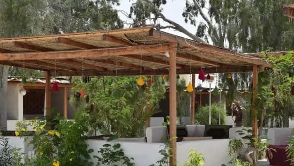 نمای بیرونی هتل شاهان چابهار