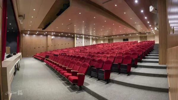سالن آمفی تئاتر هتل امپریال جلفا