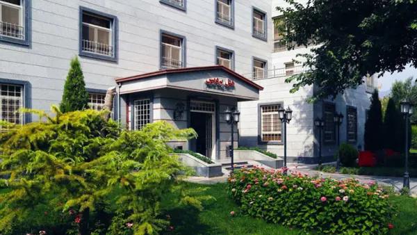 نمای بیرونی هتل پردیس کرج