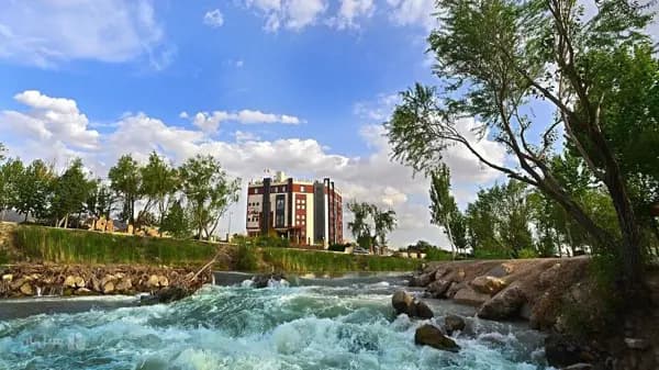 نمای بیرونی هتل پردیس مبارکه اصفهان