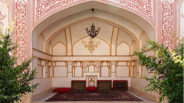نمای بیرونی هتل مهینستان راهب کاشان