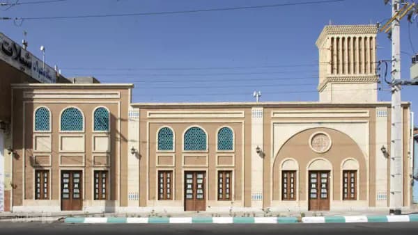 نمای بیرونی هتل آواسا یزد