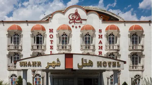 نمای بیرونی هتل شهر تهران