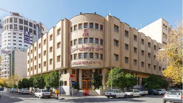 نمای بیرونی هتل پارسیان شیراز
