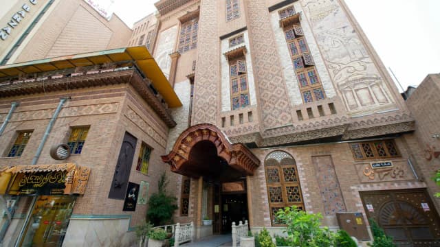 نمای اصلی هتل کریم خان در شیراز