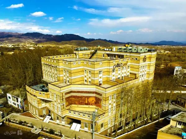 نمای بیرونی هتل قصر جهان نطنز
