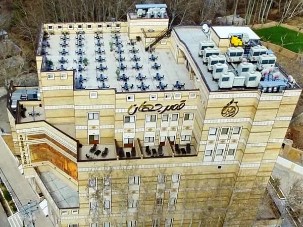 نمای بیرونی دیگر از هتل قصر جهان نطنز