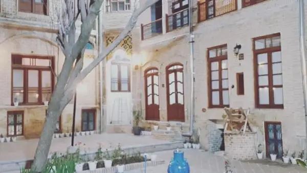 فضای داخلی سنتی اقامتگاه بامگاه کرمانشاه