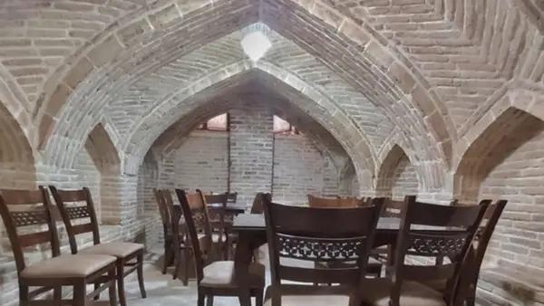 چیدمان سنتی اقامتگاه بامگاه کرمانشاه