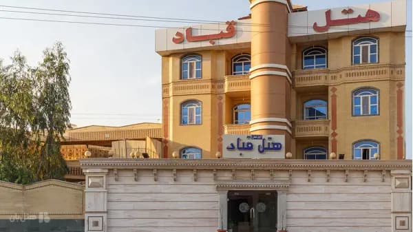 نمای بیرونی هتل آپارتمان قباد قشم