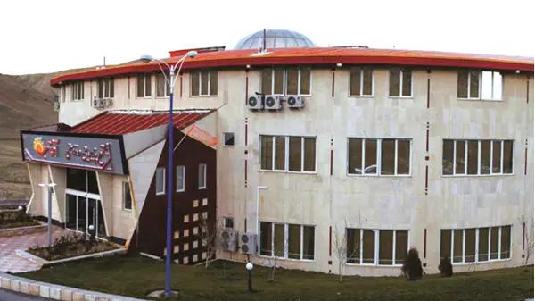 نمای بیرونی هتل آفتاب اراک