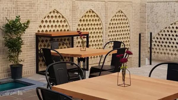 جزئیات داخلی در اقامتگاه سنتی زاویه کاشان