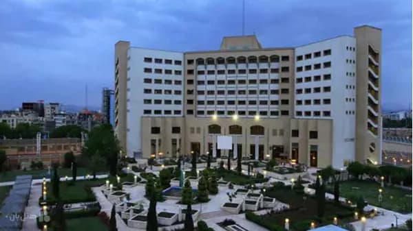 نمای بیرونی هتل پارس کرمان