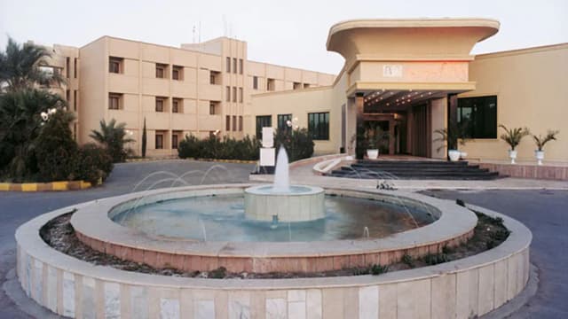 نمای اصلی هتل پارسیان آزادی بم