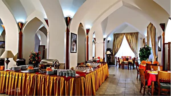 رستوران در هتل جهانگردی دامغان