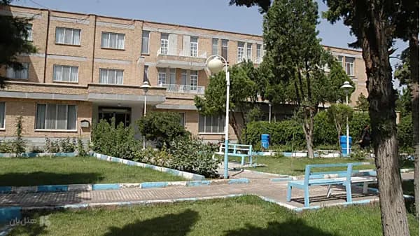 نمای بیرونی هتل جهانگردی سمنان