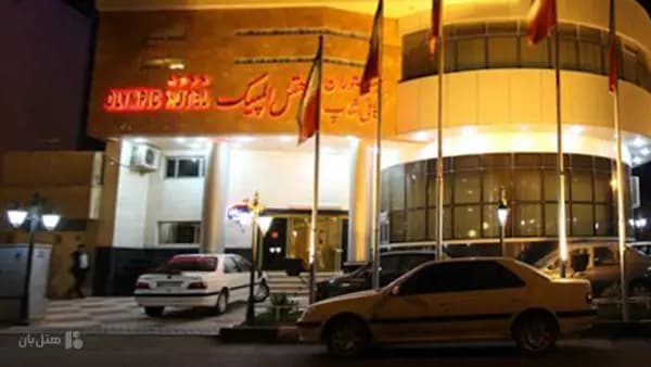 نمای بیرونی هتل المپیک قم