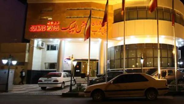 نمای بیرونی هتل المپیک قم