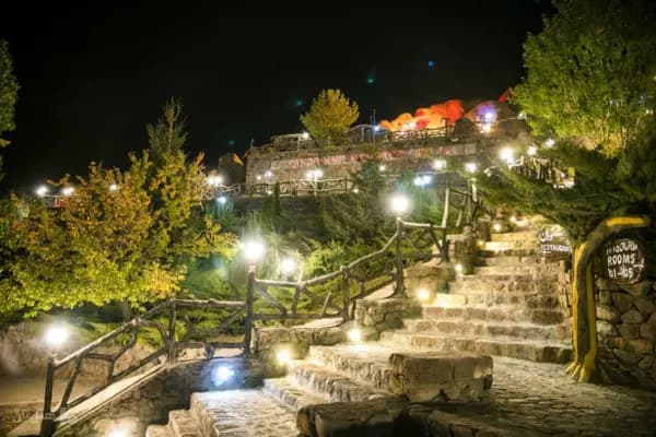 نمای بیرونی دوم هتل صخره ای لاله کندوان تبریز